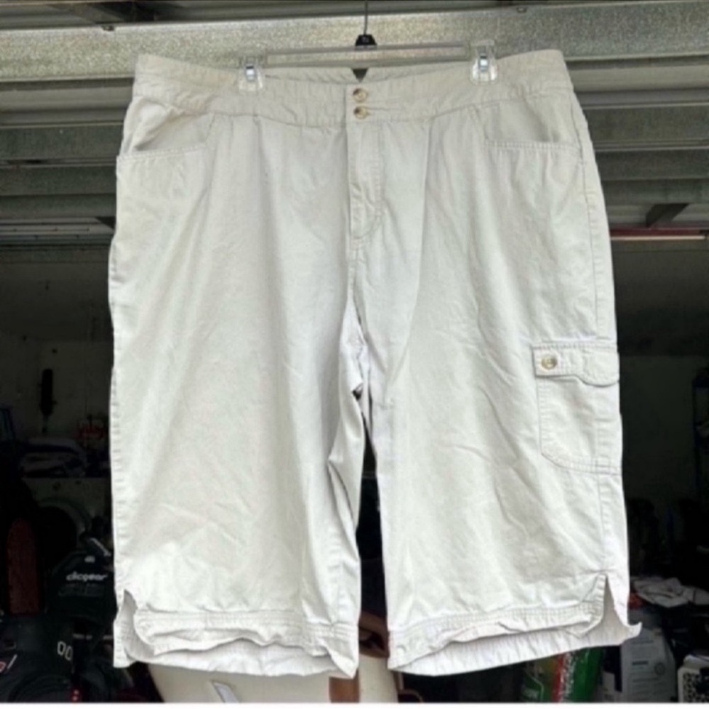 Columbia Light Tan Cargo Shorts - Picture 2 of 6